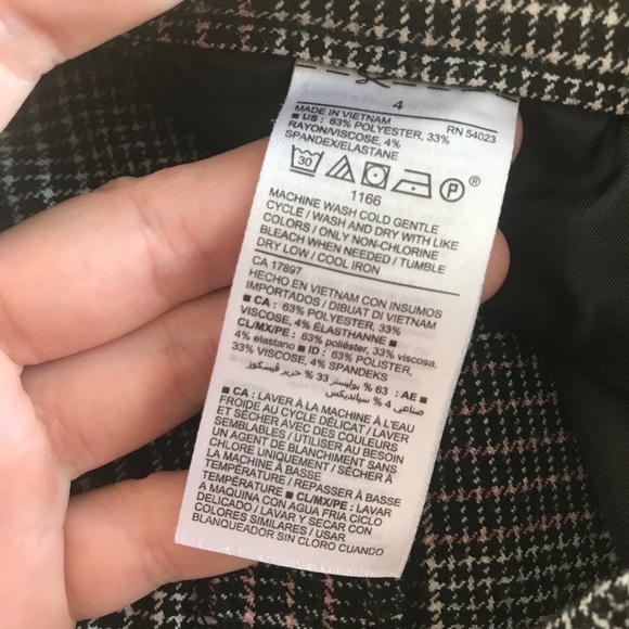 Old Navy Cropped Plaid Pants - Picture 4 of 10